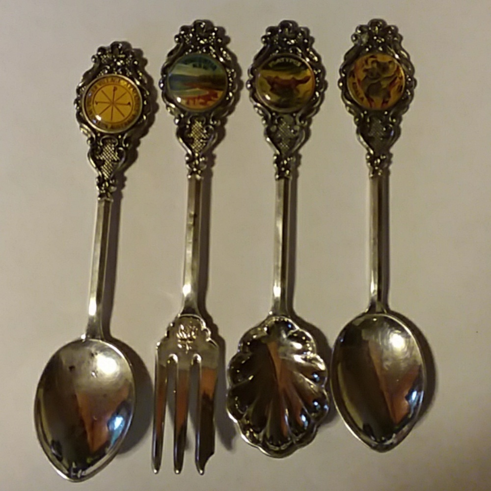 🎈4 Cameo Australian collectible flatware